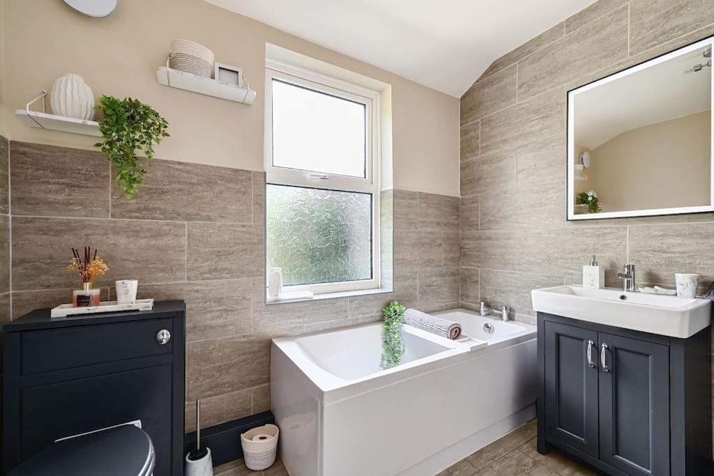 Stunning Spacious Duplex With Garden 141A Hastings Exteriör bild